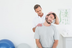 Chiropractors vs. Physical Therapists: Differences and How to Choose